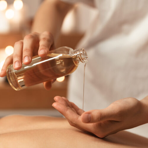 masaje ayurvedico con aceites esenciales